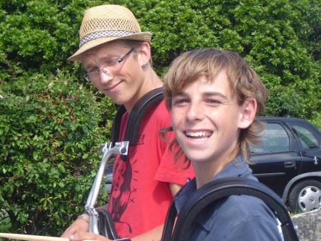 Ils n'ont pas l'air malheureux les batteurs! :)